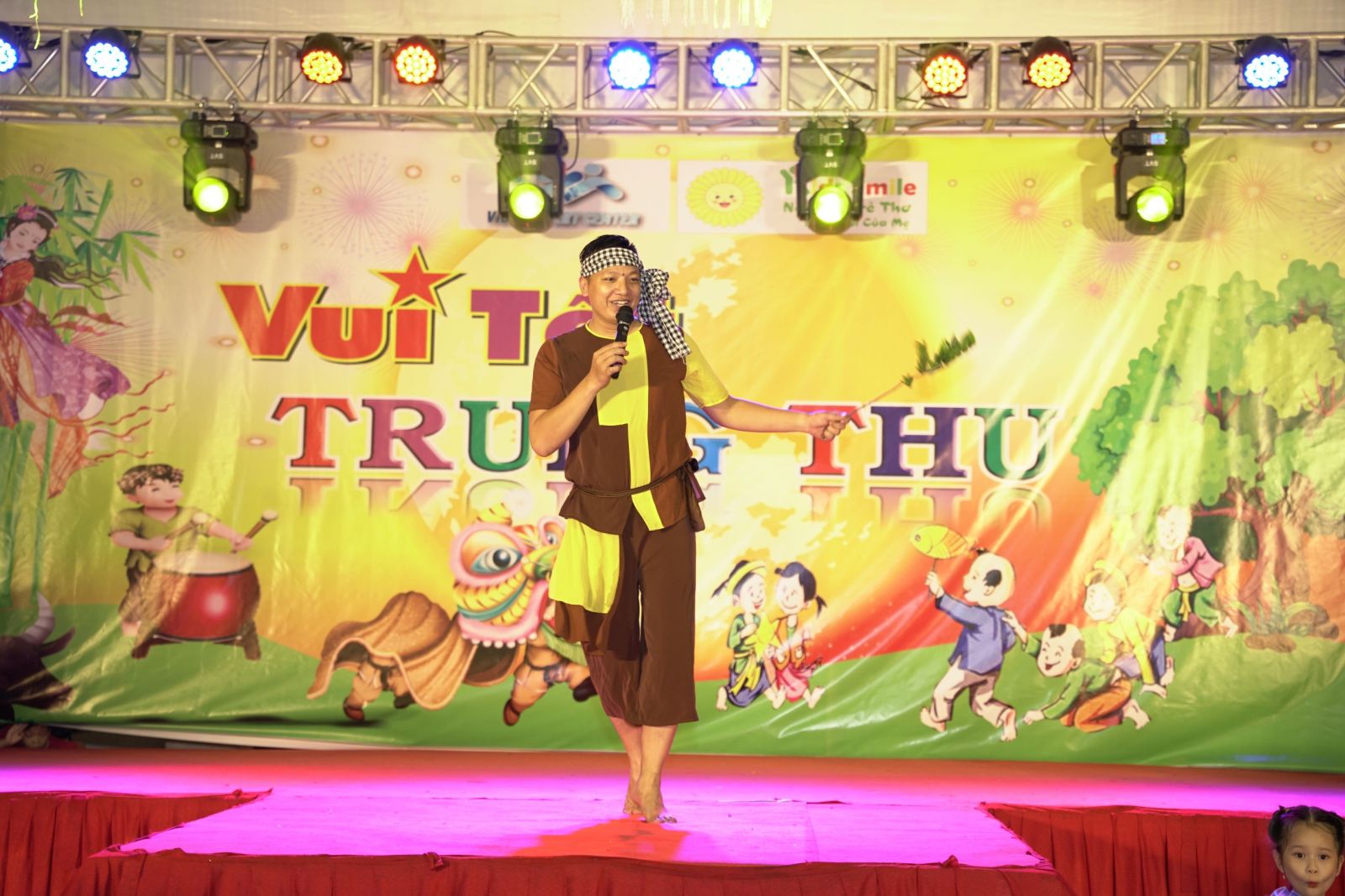 Hoạt động vui tết trung thu cho các em nhỏ câu lạc bộ nghệ thuật Victory
